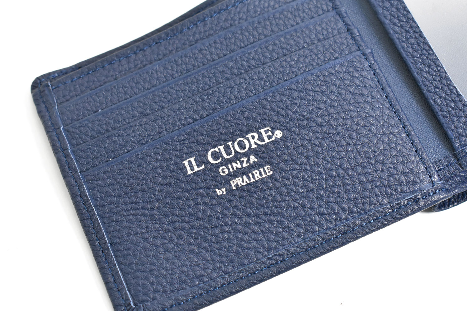 ソフトレザー　ベラ付き二つ折り財布（小銭入れあり）　「イルクオーレ」　NP66816　商品特徴