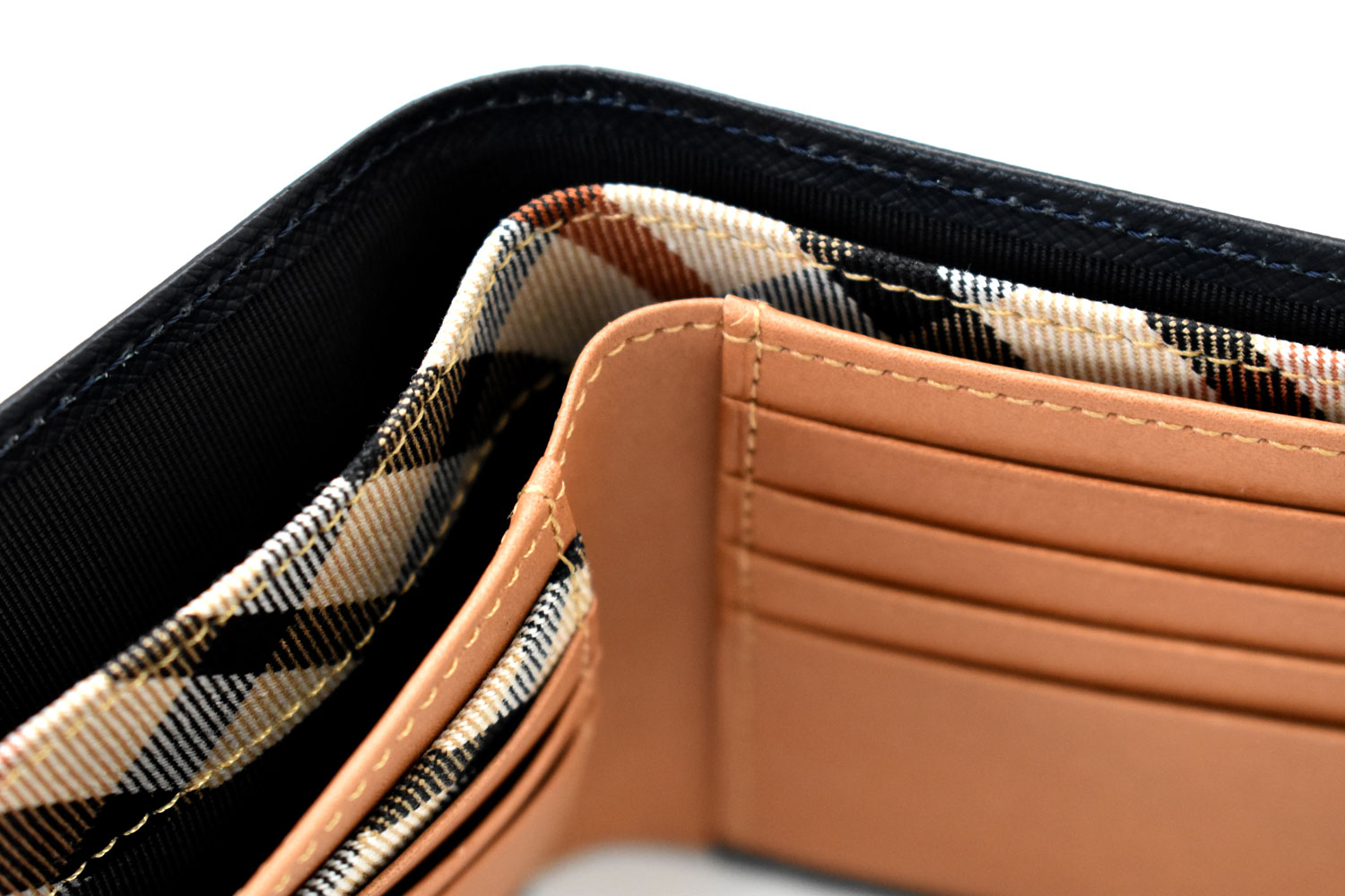 Luster（ラスター） 二つ折り財布（小銭入れなし）  「DAKSダックス」　DP35215 商品特徴