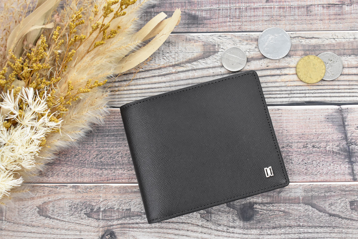 Luster（ラスター） 二つ折り財布（小銭入れなし）  「DAKSダックス」　イメージ画像