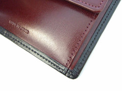 ボックスカーフ　ヴェネチアンレザー　　二つ折り財布（小銭入れあり）  「プレリーギンザ」　NP56118　クロ　特徴