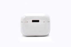 AirPods Pro Leathercase KICS（エアーポッツプロ　レザーケース） 「プレリーギンザ」 NP71398　ライトグレー　裏面