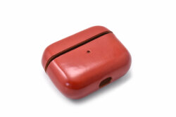 AirPods Pro Leathercase KICS（エアーポッツプロ　レザーケース） 「プレリーギンザ」 NP71398　レッド　正面