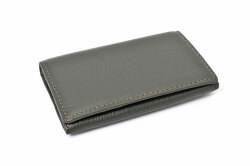 ItalianDeerskin （イタリアンディア） 名刺入れ 「プレリー1957」 np17470　カーキ　正面