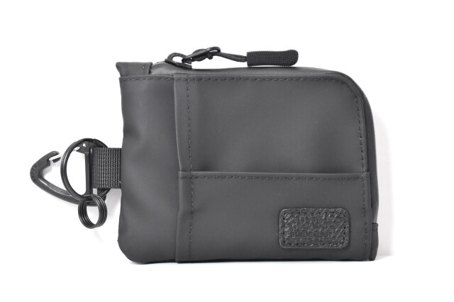 ACTIVE（アクティブ） ネックストラップ付マルチケース 「プレリー1957」 NP00960　ブラック　正面